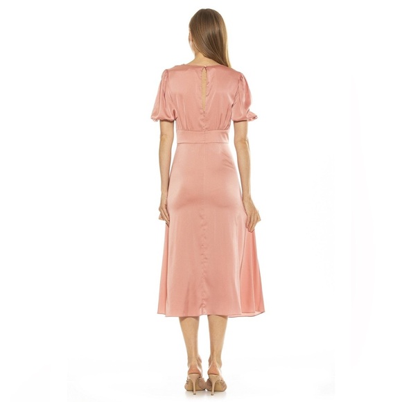 $245 Alexia Admor Light Pink Satin Puff Sleeve Midi V Neck Slit Dress - Picture 2 of 6